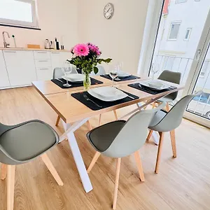 Modern-neu-nespresso-balkon-parkplatz Augsburg